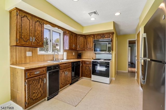 3 Welsh Dr, Florham Park Boro, NJ 07932
