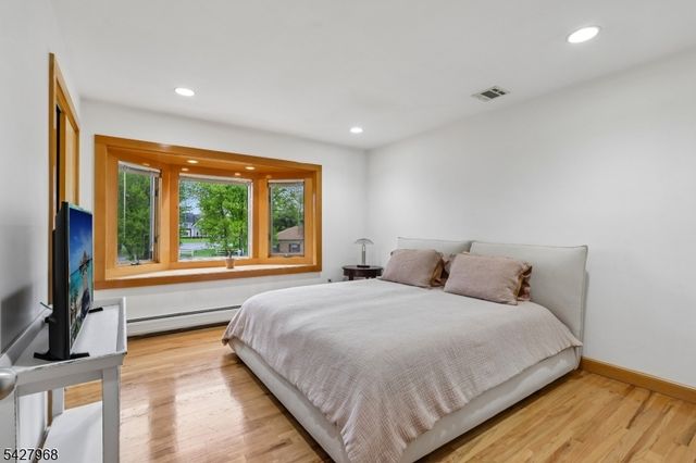 3 Welsh Dr, Florham Park Boro, NJ 07932