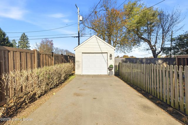 4205 Alton Rd, Louisville, KY 40207