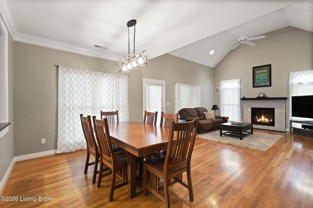 305 Westgate Terrace Ct, Louisville, KY 40207