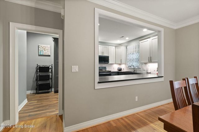 305 Westgate Terrace Ct, Louisville, KY 40207