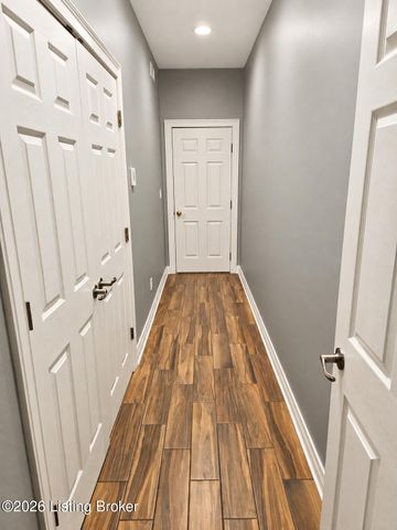305 Westgate Terrace Ct, Louisville, KY 40207