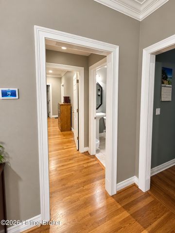 305 Westgate Terrace Ct, Louisville, KY 40207