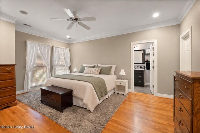 305 Westgate Terrace Ct, Louisville, KY 40207