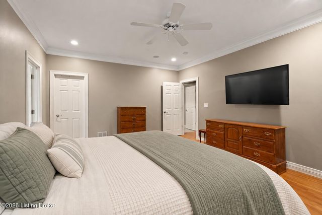 305 Westgate Terrace Ct, Louisville, KY 40207