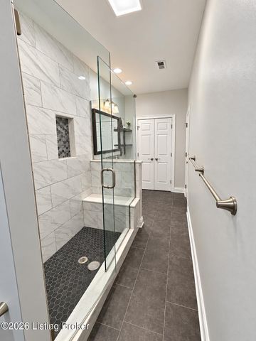 305 Westgate Terrace Ct, Louisville, KY 40207