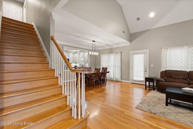 305 Westgate Terrace Ct, Louisville, KY 40207
