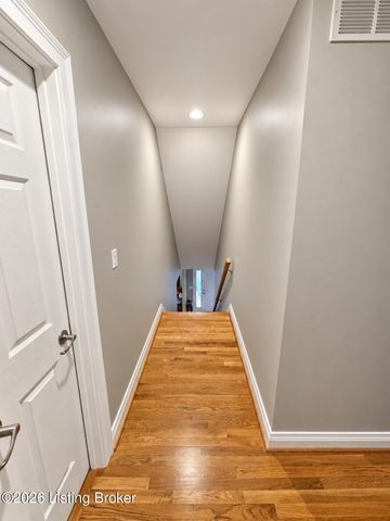 305 Westgate Terrace Ct, Louisville, KY 40207