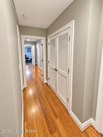 305 Westgate Terrace Ct, Louisville, KY 40207