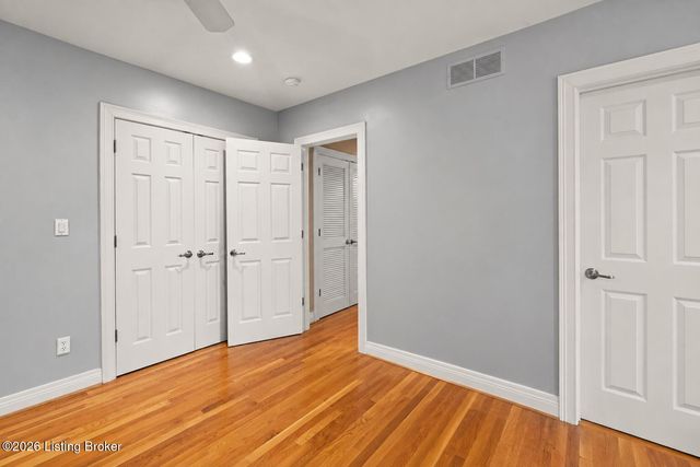 305 Westgate Terrace Ct, Louisville, KY 40207