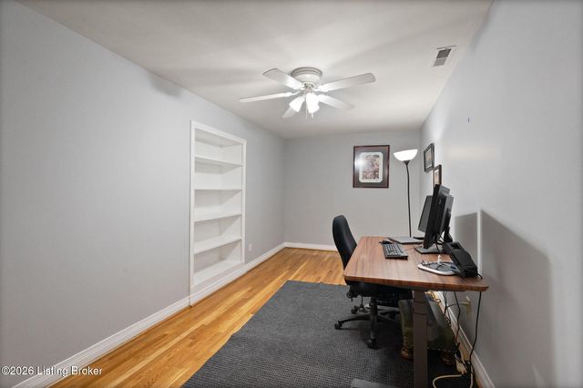 305 Westgate Terrace Ct, Louisville, KY 40207