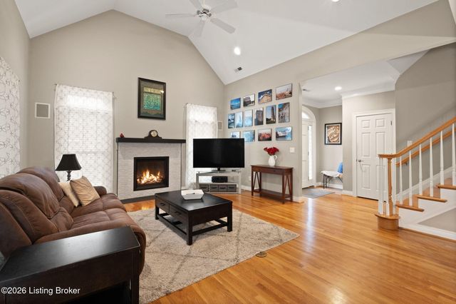 305 Westgate Terrace Ct, Louisville, KY 40207