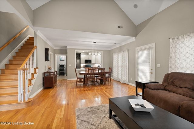 305 Westgate Terrace Ct, Louisville, KY 40207