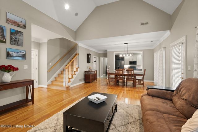 305 Westgate Terrace Ct, Louisville, KY 40207