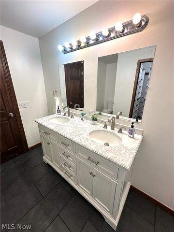 60 S Cleveland Avenue, Niles, OH 44446