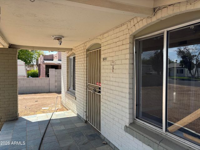 1044 E WHITTON Avenue, Phoenix, AZ 85014