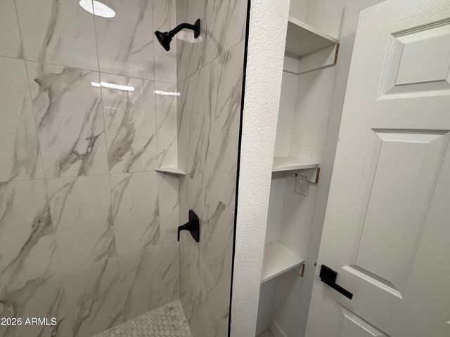 1044 E WHITTON Avenue, Phoenix, AZ 85014