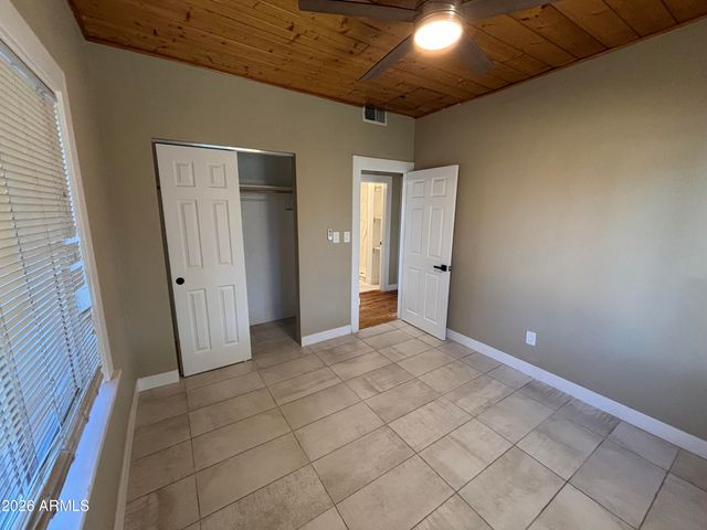 1044 E WHITTON Avenue, Phoenix, AZ 85014