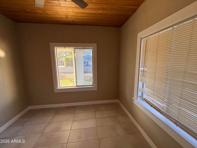 1044 E WHITTON Avenue, Phoenix, AZ 85014