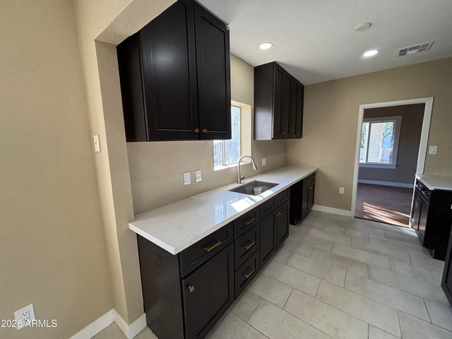 1044 E WHITTON Avenue, Phoenix, AZ 85014