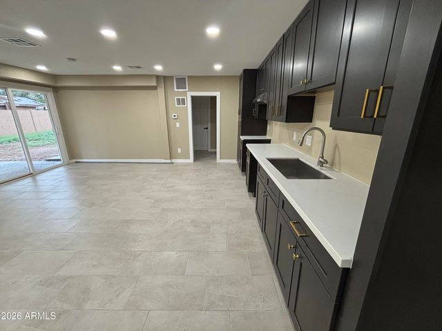 1044 E WHITTON Avenue, Phoenix, AZ 85014