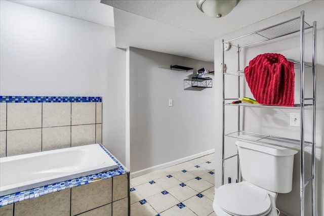 5213 E 20th St, Wichita, KS 67208