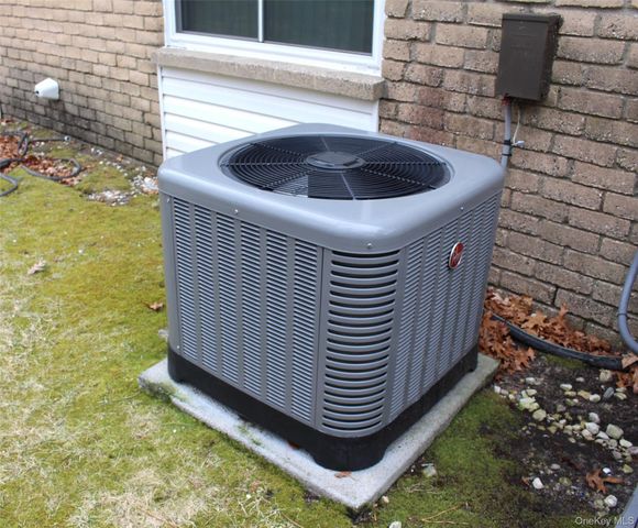 486 Daryl Drive 486, Medford, NY 11763