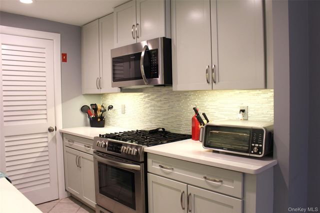 486 Daryl Drive 486, Medford, NY 11763