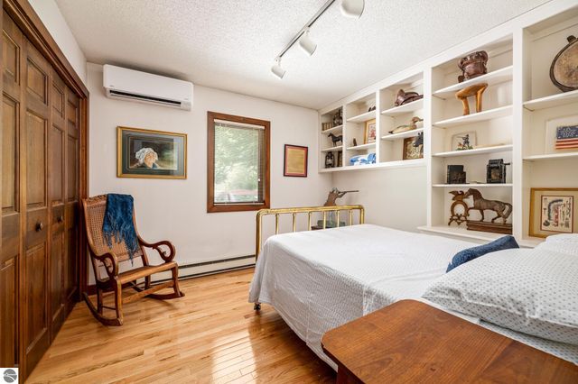 3862 N Trillium Drive, Leland, MI 49654