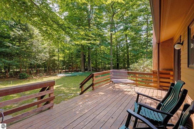 3862 N Trillium Drive, Leland, MI 49654