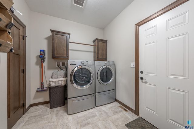 3833 S Attalia Ct Court, Sioux Falls, SD 57110