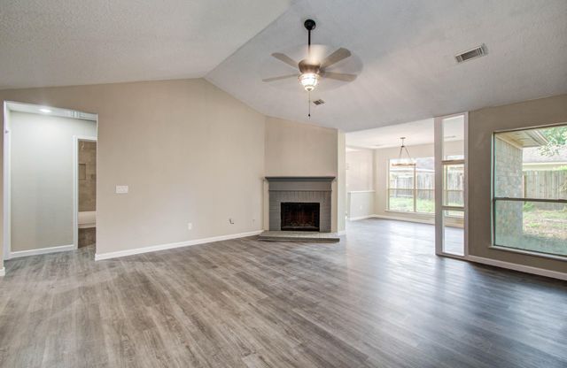 5803 Forest Timbers Dr, Humble, TX 77346