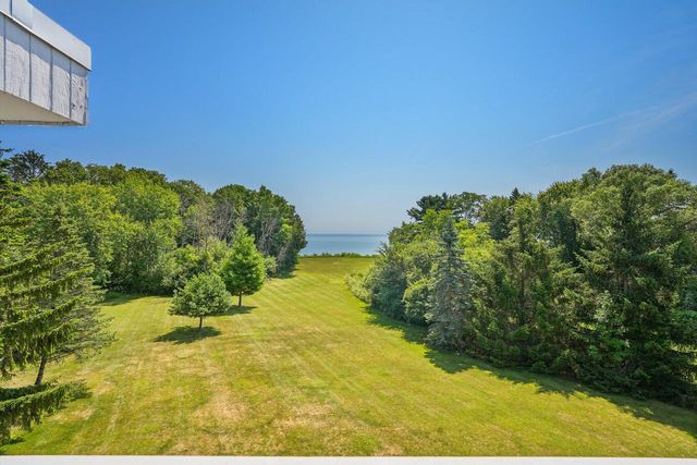 580 Lake Shore ROAD, Grafton, WI 53024