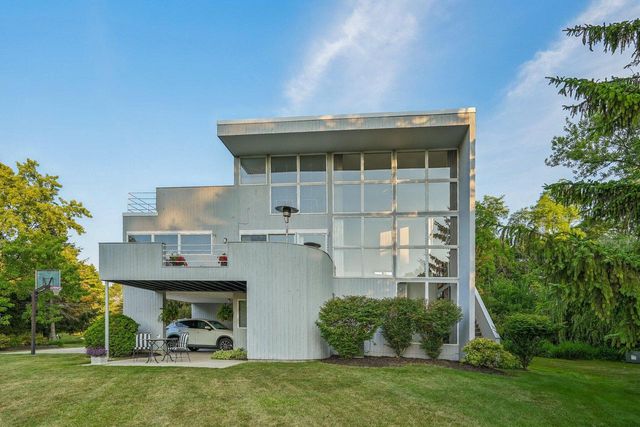 580 Lake Shore ROAD, Grafton, WI 53024