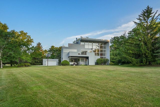 580 Lake Shore ROAD, Grafton, WI 53024