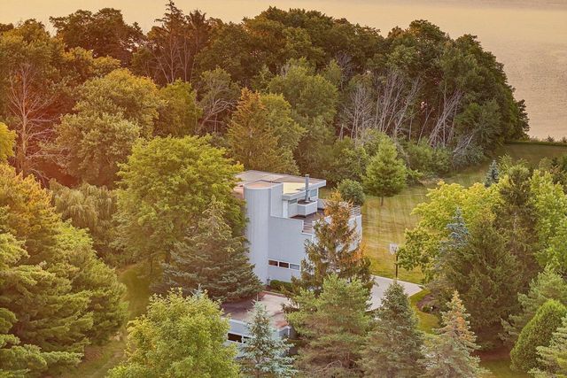 580 Lake Shore ROAD, Grafton, WI 53024