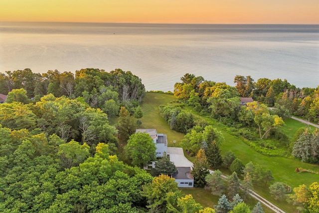 580 Lake Shore ROAD, Grafton, WI 53024