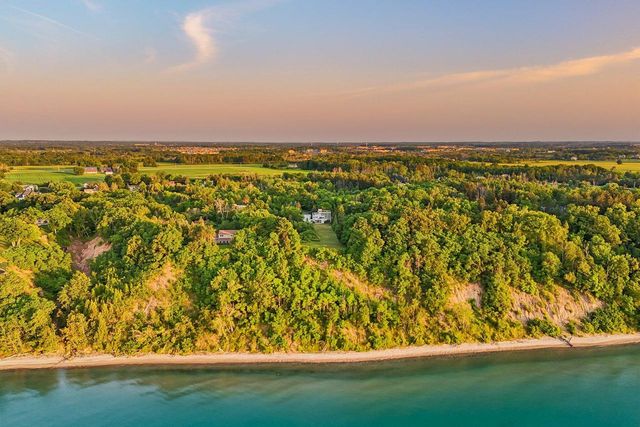 580 Lake Shore ROAD, Grafton, WI 53024