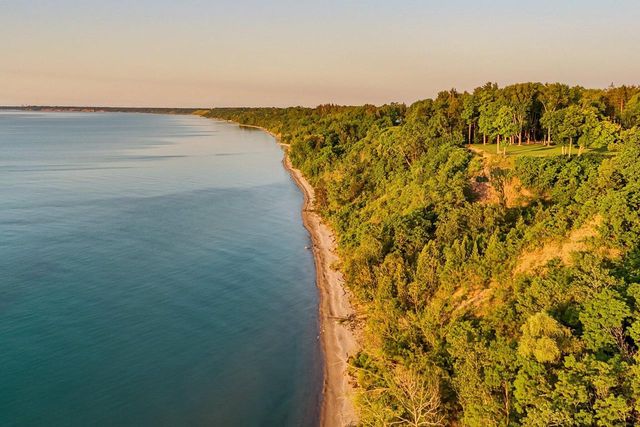 580 Lake Shore ROAD, Grafton, WI 53024