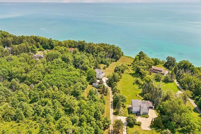 580 Lake Shore ROAD, Grafton, WI 53024