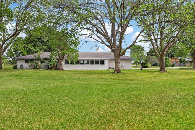 379 Hale Road, Bay City, TX 77414
