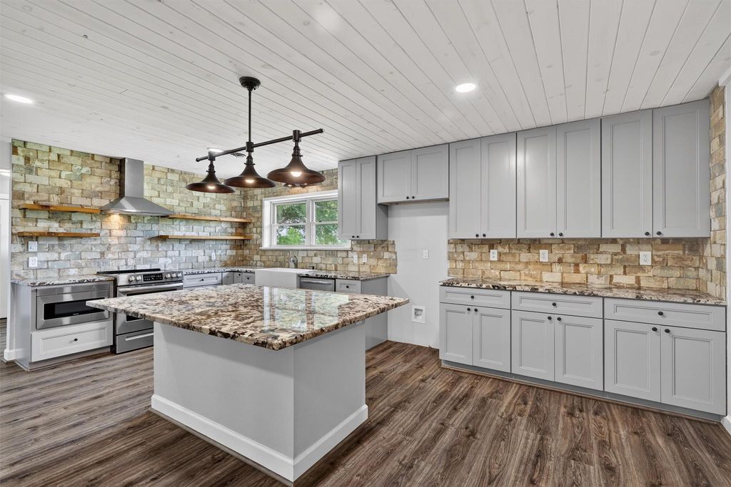 379 Hale Road, Bay City, TX 77414
