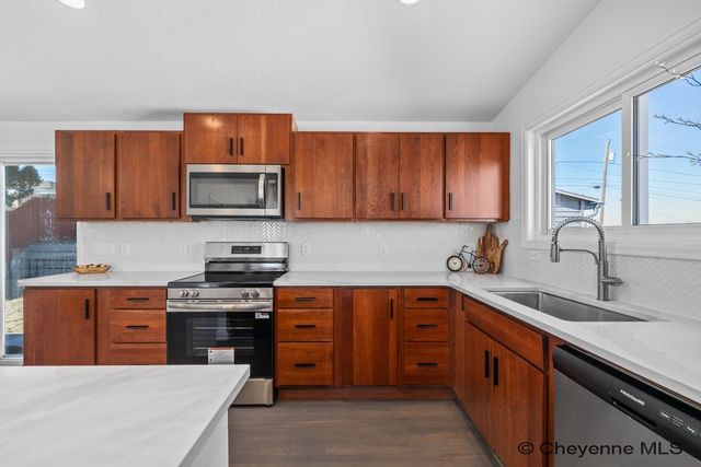 5048 REDMOND RD, Cheyenne, WY 82009