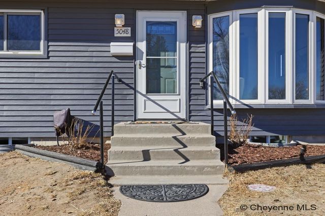 5048 REDMOND RD, Cheyenne, WY 82009