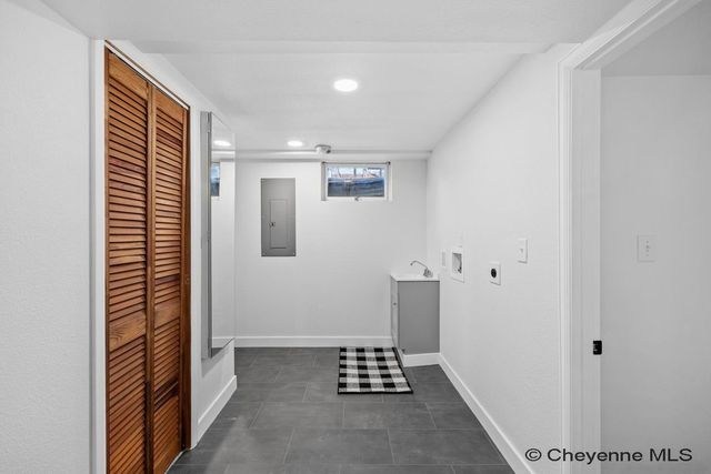 5048 REDMOND RD, Cheyenne, WY 82009