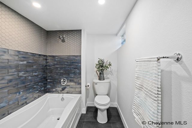 5048 REDMOND RD, Cheyenne, WY 82009