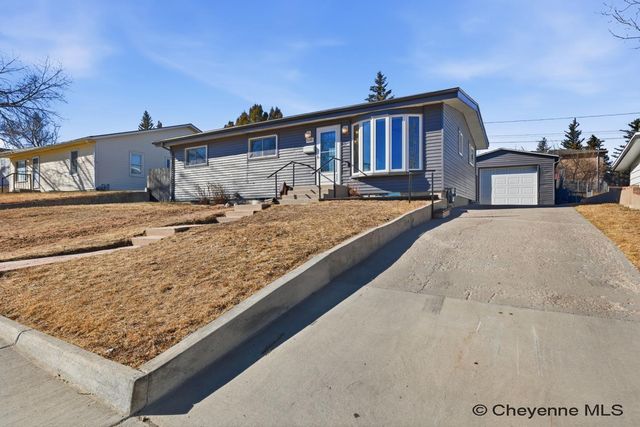 5048 REDMOND RD, Cheyenne, WY 82009