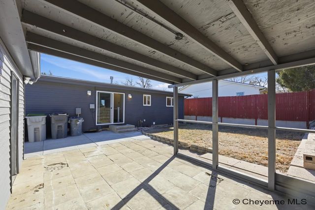 5048 REDMOND RD, Cheyenne, WY 82009