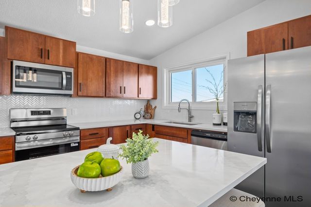 5048 REDMOND RD, Cheyenne, WY 82009