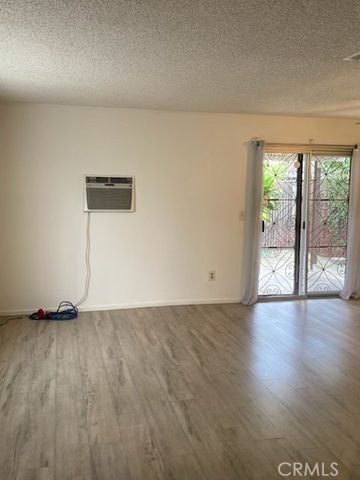 1049 Hewitt, San Fernando, CA 91340